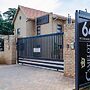 Camelot Guest House & Apartments