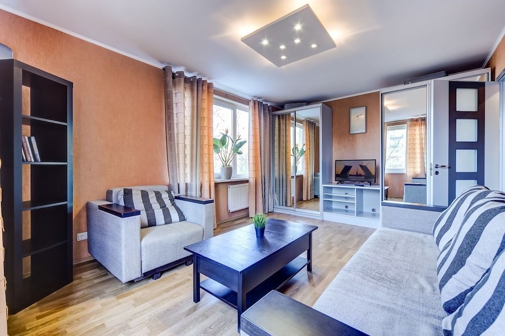 AG Apartment Bolshevikov 5