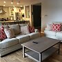 TO Stays - Waterfront Lake House Retreat