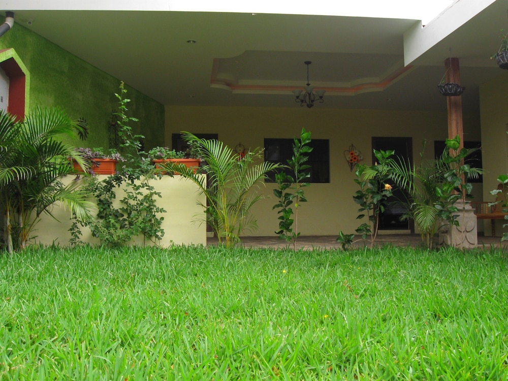 Hotel Raices