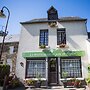 La Petite Maison près de l'Eglise