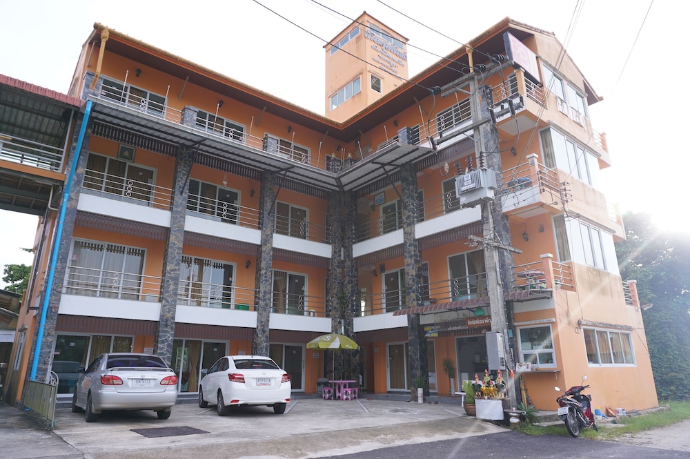 B and B Hotel
