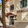 Seasons Boutique Hotel