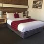 Tudor House Motel