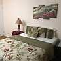 Private Room 2 - Near NYC, EWR & Outlet Mall