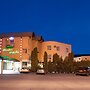 Leader Hotel