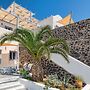 Akrotiri Hotel