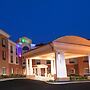 Holiday Inn Express & Suites Akron Regional Airport Area by IHG