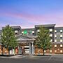 Holiday Inn Express & Suites Chicago West - O'Hare Arpt Area by IHG