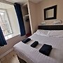 Snoozles Quay Street Tourist Hostel
