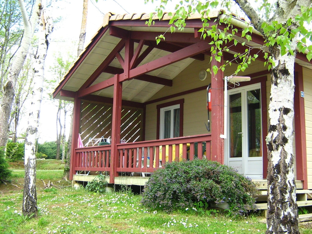 Camping Les Lacs de Courtes - Gîtes