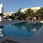 Luxury Seafront Apartment With Pool