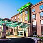 Holiday Inn & Suites Savannah Airport - Pooler by IHG