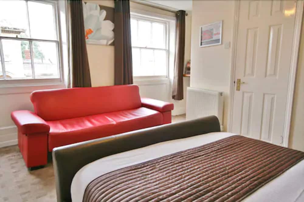 Central Hotel Cheltenham by Roomsbooked