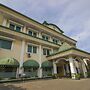 RedDoorz Plus near Alun Alun Kejaksan Cirebon