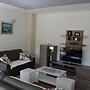 Holiday House 4M