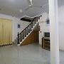 RedDoorz Plus near WTC Batanghari Mall