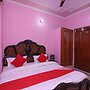 OYO 26906 Hotel Tarang