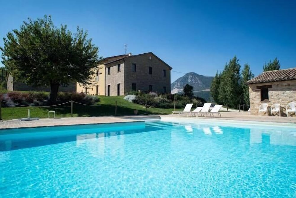 Amico Country House