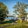 Golden Lakes Hotel