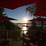 The Fraser River's Edge B&B Lodge