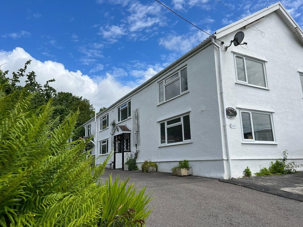 Cwmbach Cottages