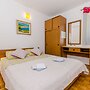 Apartments Pharos
