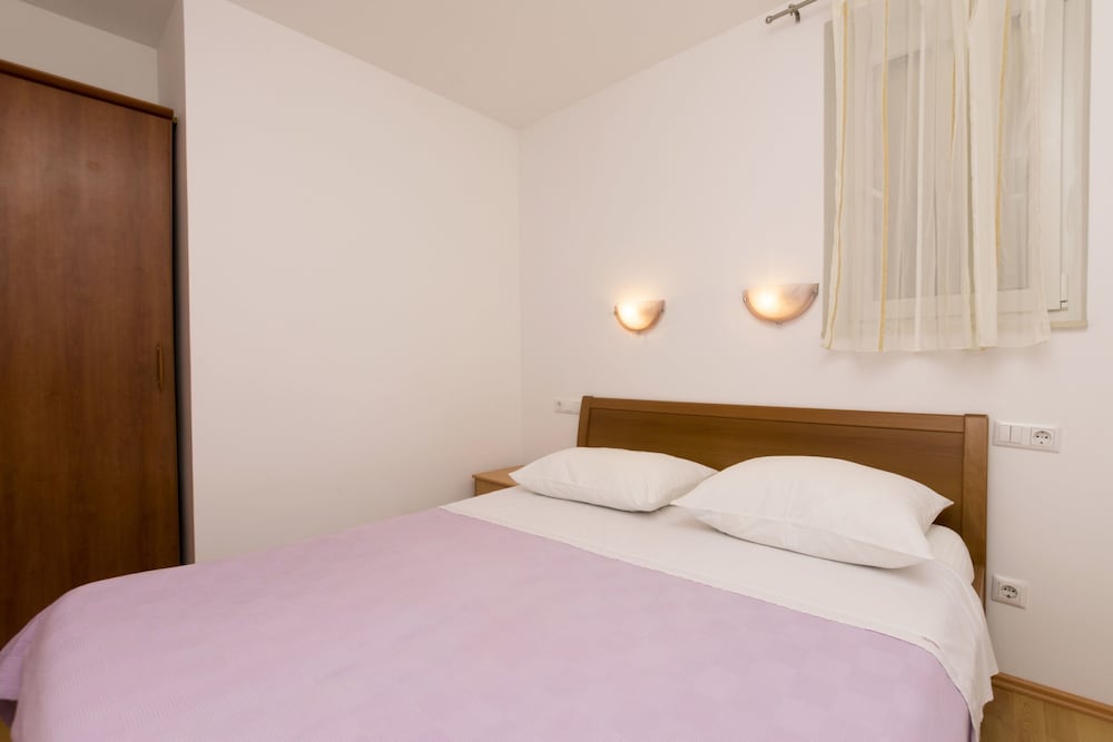 Apartments Mira