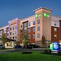 Holiday Inn Express & Suites Fayetteville South by IHG