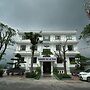 Lakeside Dailai Hotel