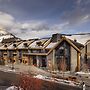 Peaks Hotel & Suites
