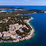Splendid Golden Rocks Resort