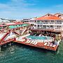 Tropical Suites Hotel