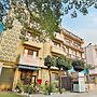 Cosy Grand @Chanakyapuri by The Cosy Hotels.
