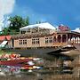 WelcomHeritage Gurkha Houseboats