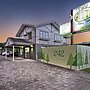 Chalet Motor Inn