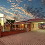 Charles Rasp Motor Inn & Cottages