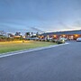 Cadman Motor Inn & Apartments