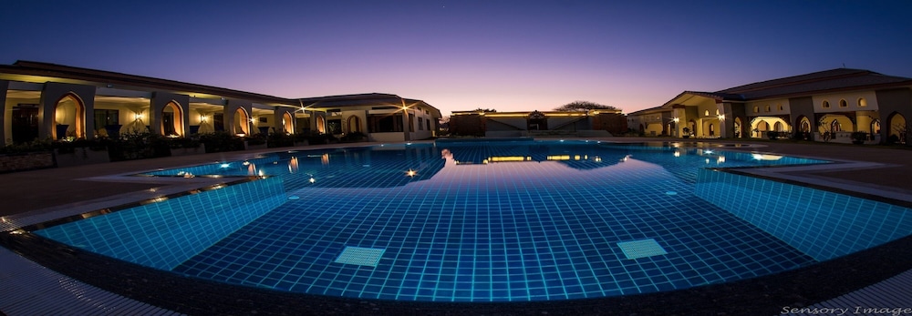 Lustre Bagan Resort