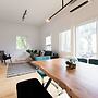 Stylish & Unique 3 Bdr Flat With Parking!