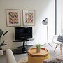 Luxury 1 Bedroom 1 Study With 1 Parking