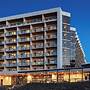 Delta Hotels by Marriott Virginia Beach Waterfront Suites