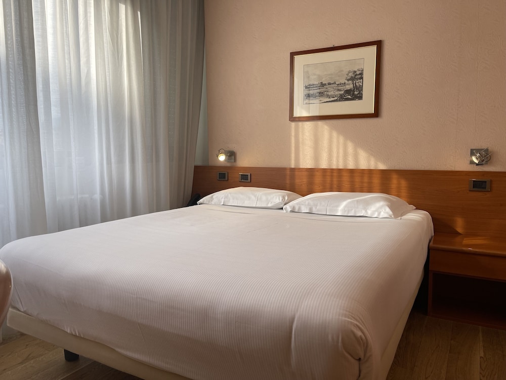 Crystal Hotel Varese