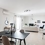 UPSTREET Superb & Comfy 2 BD Apt-Marousi