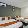 OYO 89465 Golden Lounge