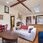 Curtis Cottage · Berkeley Cottage, comfy, stylish, good wifi