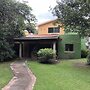 El Jardín De En Medio
