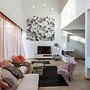 Unit 4 - Spacious Smart Home Triplex Private Garden & Parking
