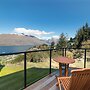 Modern One Bedroom Apartment with Lake View