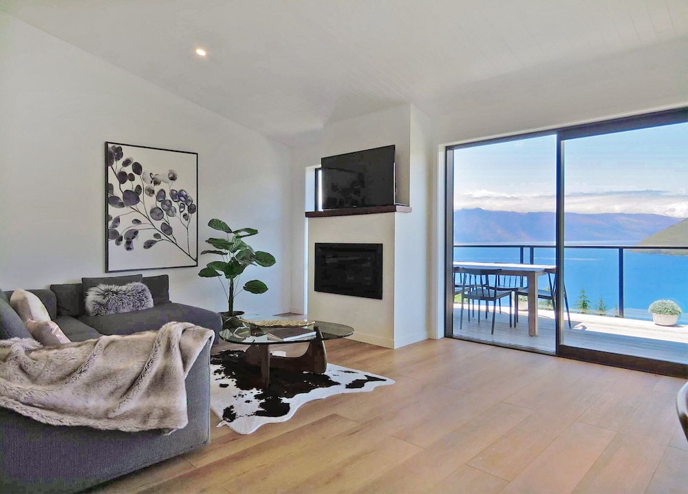 Newly Built Luxe House with Magnificent View